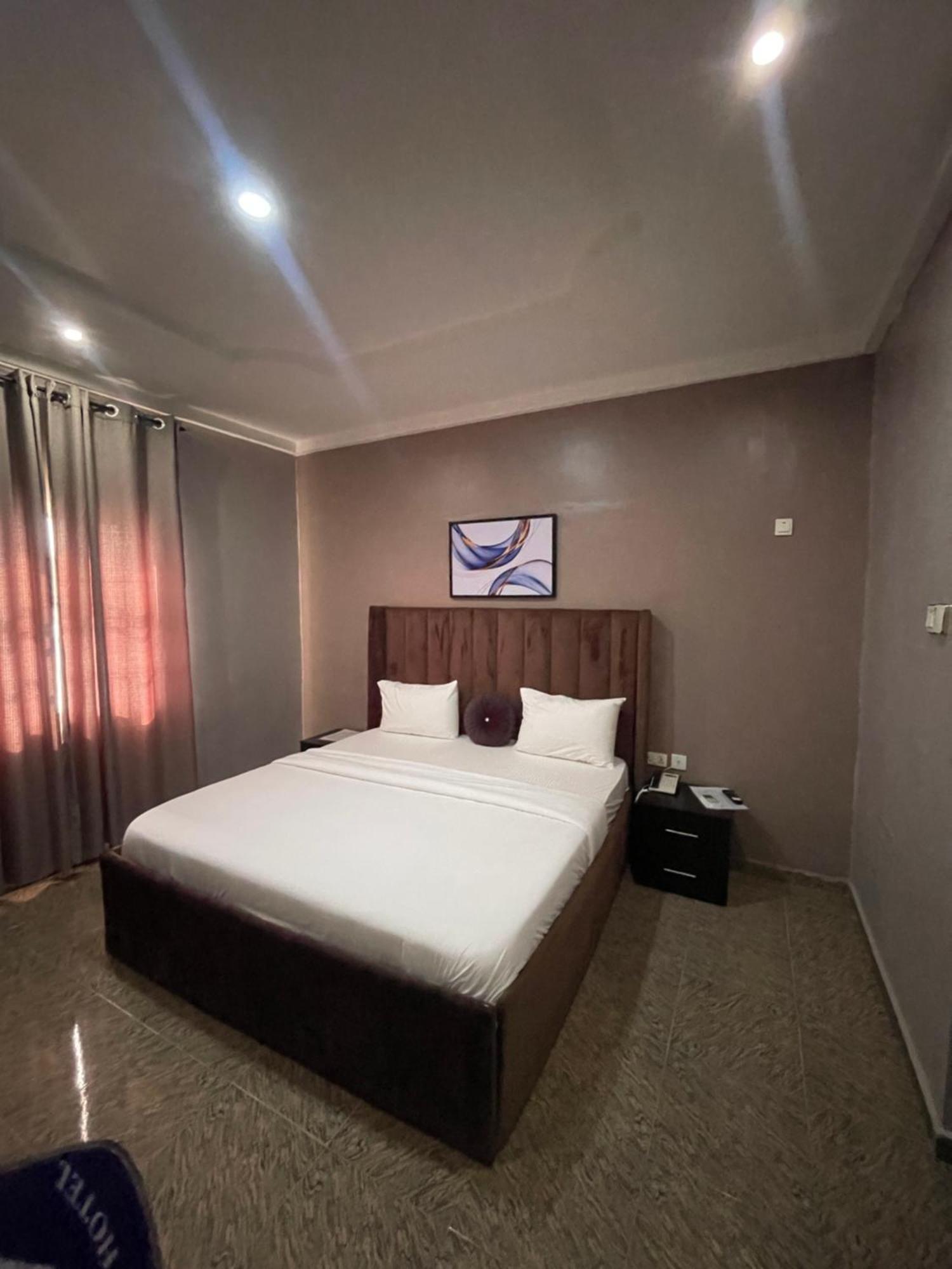 Nexus Xpress Hotel Абуджа Екстериор снимка