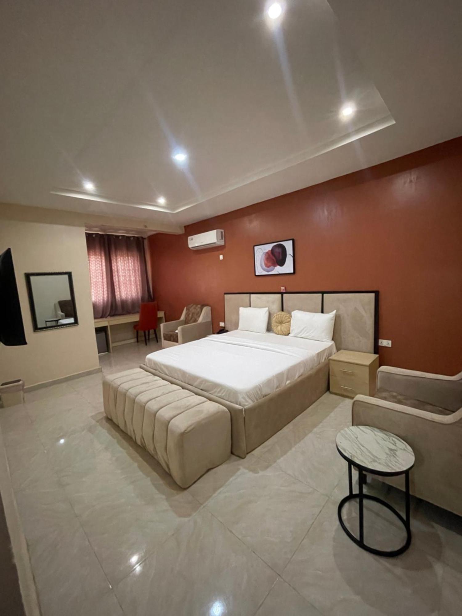 Nexus Xpress Hotel Абуджа Екстериор снимка