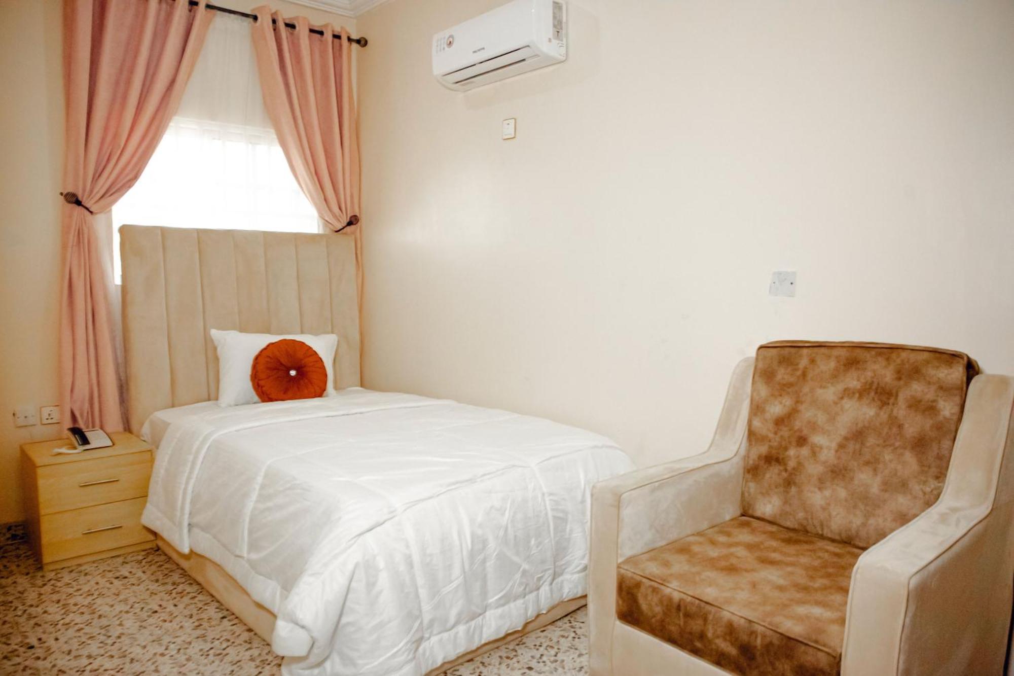 Nexus Xpress Hotel Абуджа Екстериор снимка